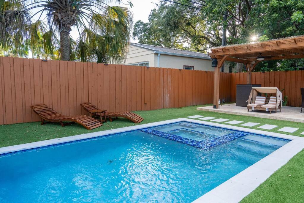 Luxury Retreat 3B ,2Ba Pool , Coral Gables Center Villa ไมอามี ภายนอก รูปภาพ