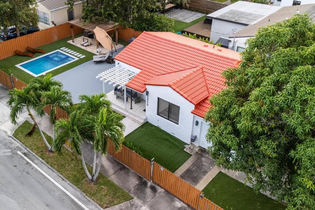 Luxury Retreat 3B ,2Ba Pool , Coral Gables Center Villa ไมอามี ภายนอก รูปภาพ