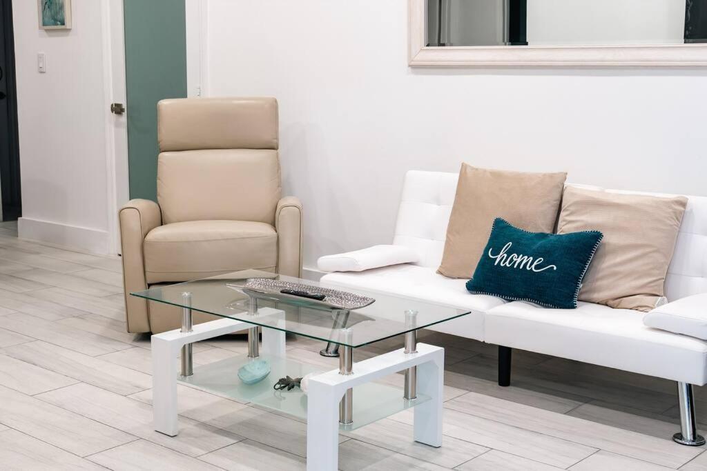 Luxury Retreat 3B ,2Ba Pool , Coral Gables Center Villa ไมอามี ภายนอก รูปภาพ