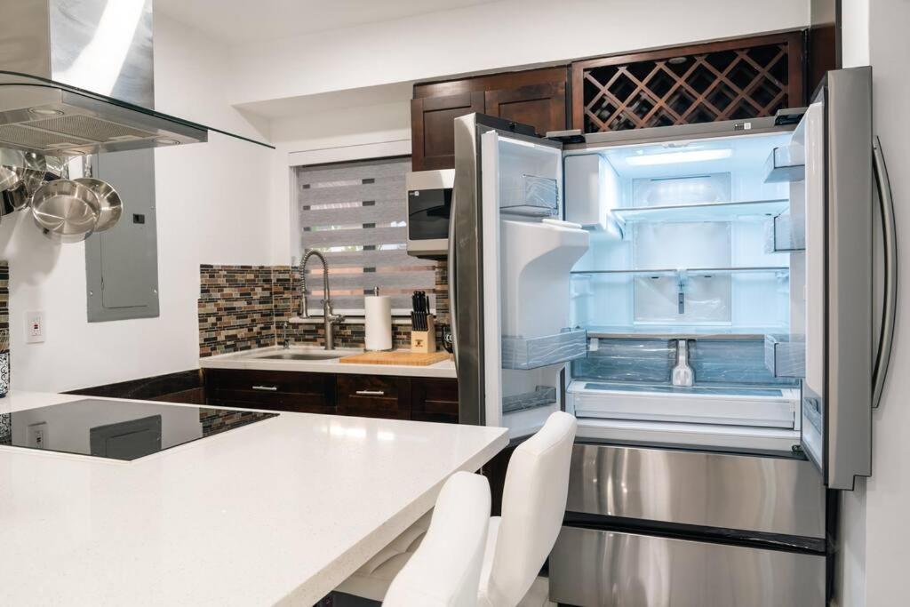 Luxury Retreat 3B ,2Ba Pool , Coral Gables Center Villa ไมอามี ภายนอก รูปภาพ