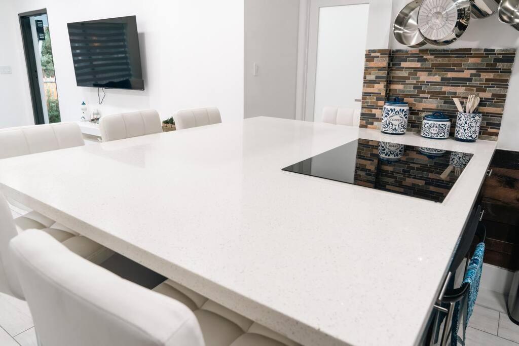 Luxury Retreat 3B ,2Ba Pool , Coral Gables Center Villa ไมอามี ภายนอก รูปภาพ