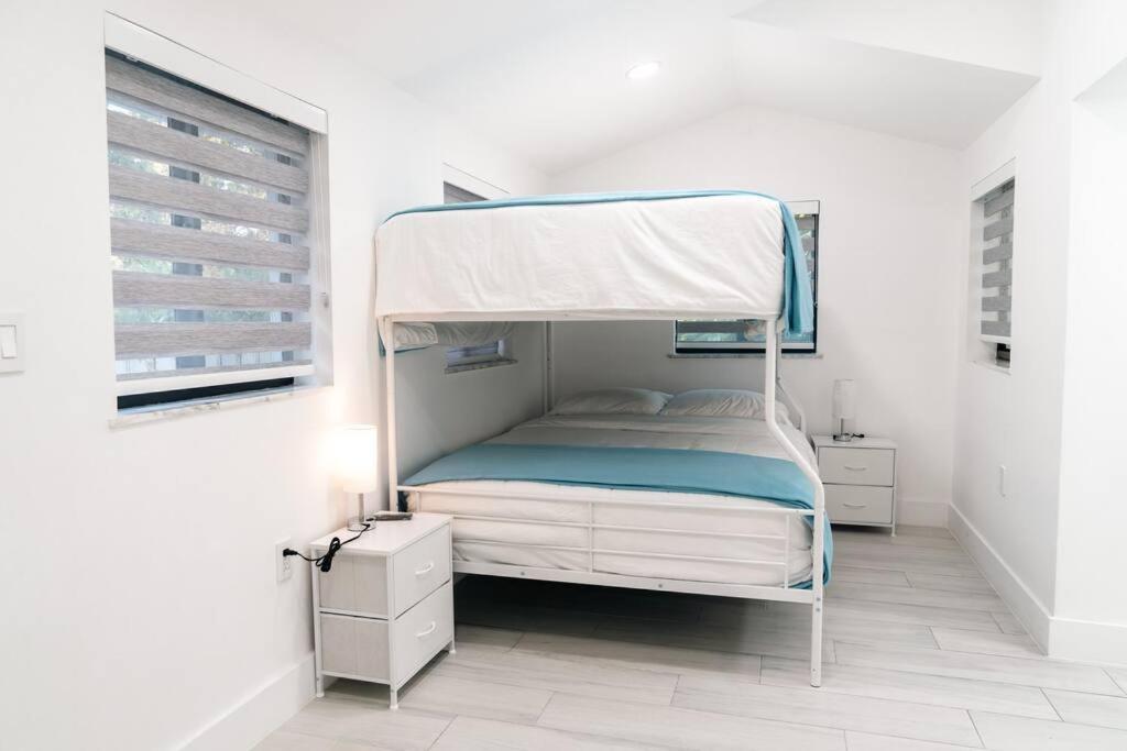 Luxury Retreat 3B ,2Ba Pool , Coral Gables Center Villa ไมอามี ภายนอก รูปภาพ