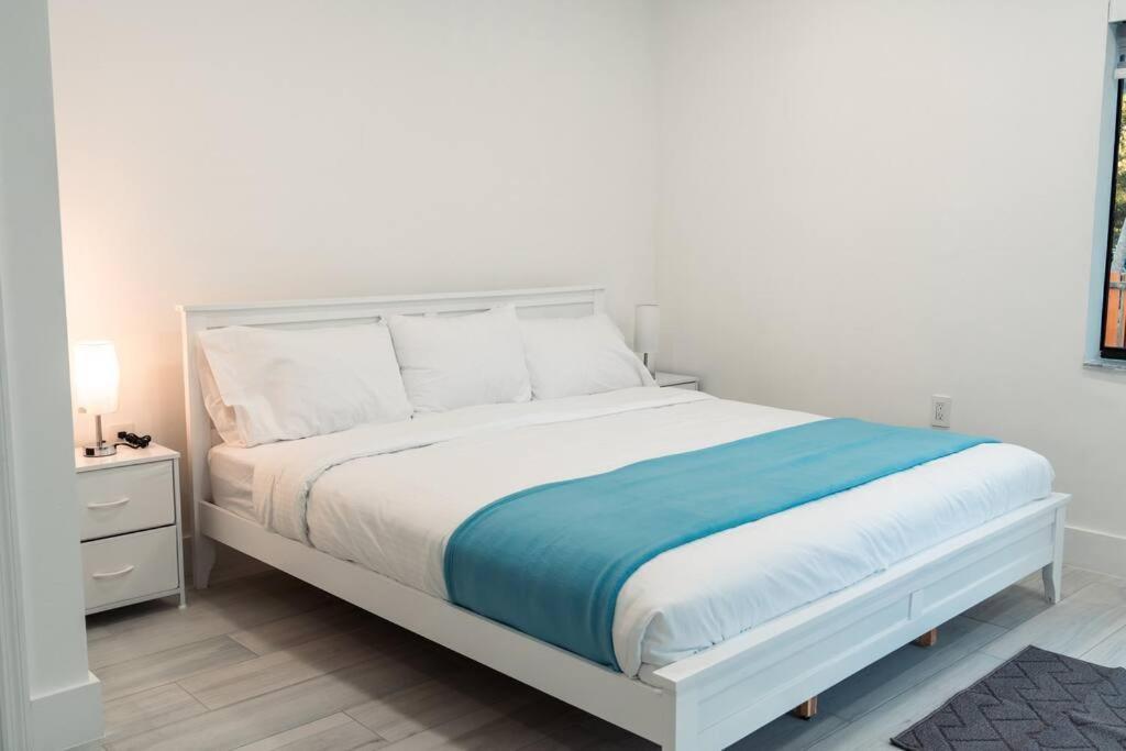 Luxury Retreat 3B ,2Ba Pool , Coral Gables Center Villa ไมอามี ภายนอก รูปภาพ