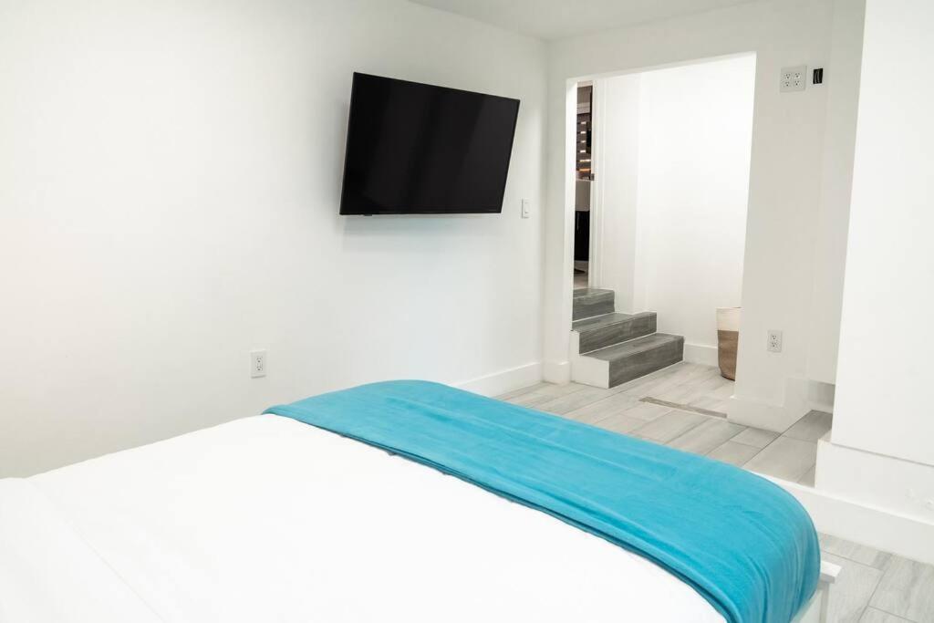 Luxury Retreat 3B ,2Ba Pool , Coral Gables Center Villa ไมอามี ภายนอก รูปภาพ