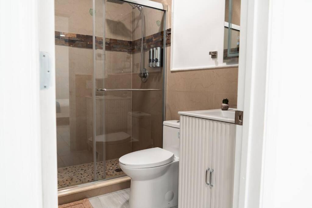 Luxury Retreat 3B ,2Ba Pool , Coral Gables Center Villa ไมอามี ภายนอก รูปภาพ