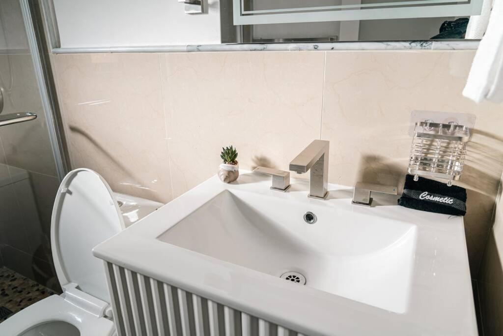 Luxury Retreat 3B ,2Ba Pool , Coral Gables Center Villa ไมอามี ภายนอก รูปภาพ