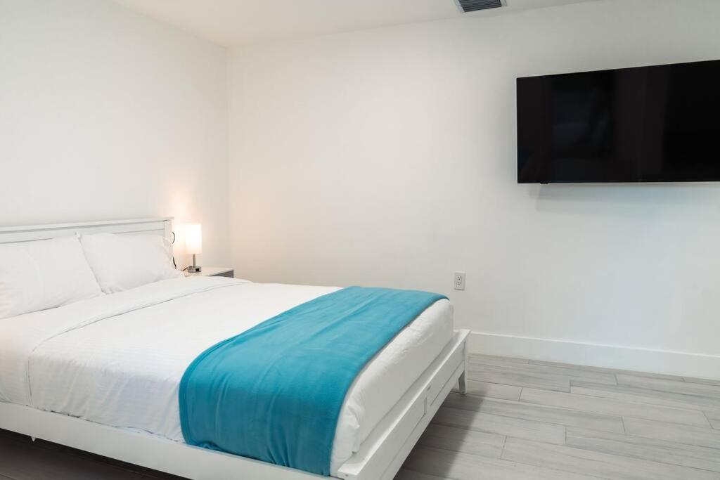 Luxury Retreat 3B ,2Ba Pool , Coral Gables Center Villa ไมอามี ภายนอก รูปภาพ