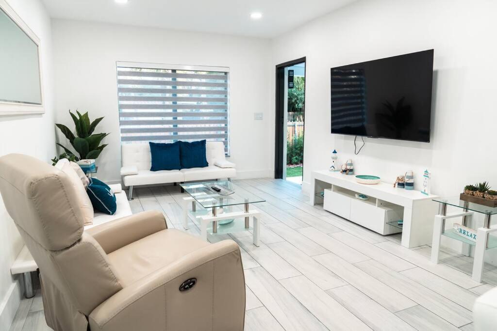 Luxury Retreat 3B ,2Ba Pool , Coral Gables Center Villa ไมอามี ภายนอก รูปภาพ