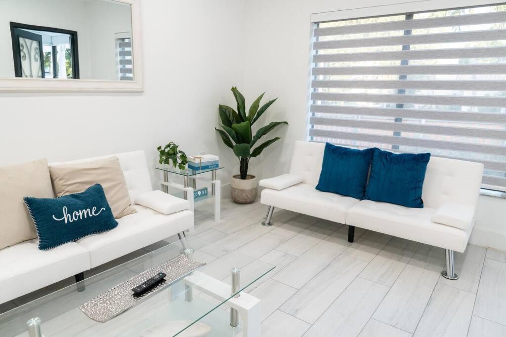 Luxury Retreat 3B ,2Ba Pool , Coral Gables Center Villa ไมอามี ภายนอก รูปภาพ