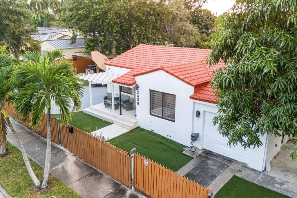Luxury Retreat 3B ,2Ba Pool , Coral Gables Center Villa ไมอามี ภายนอก รูปภาพ