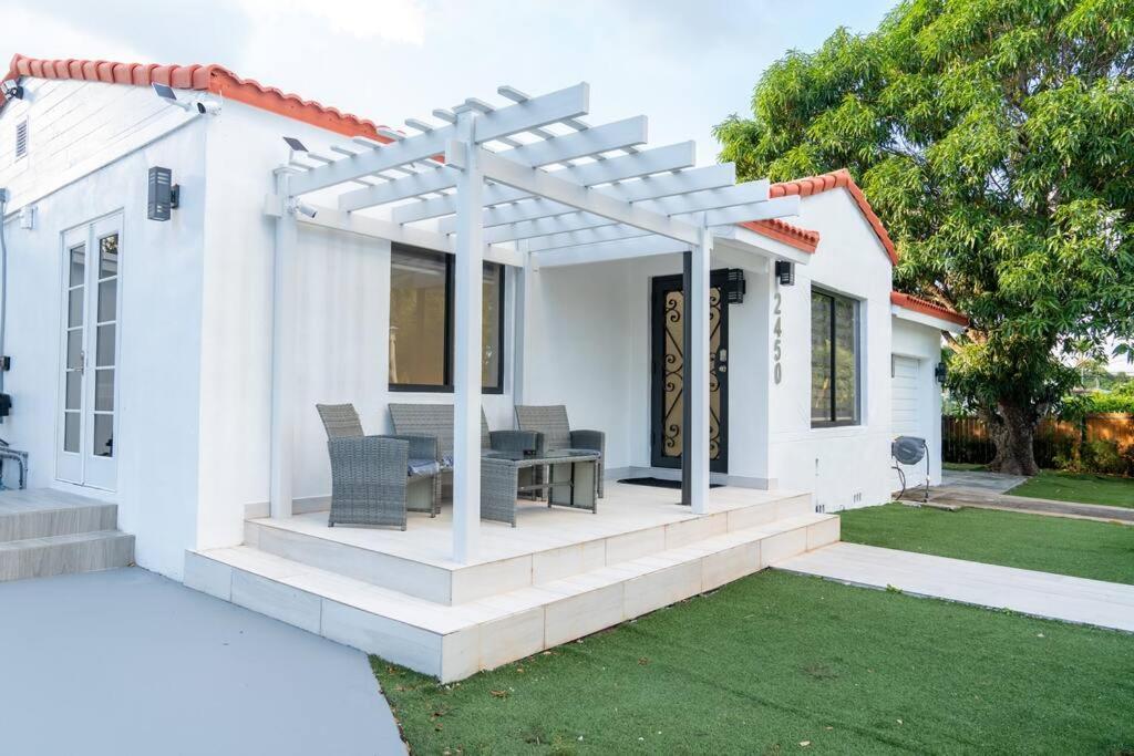 Luxury Retreat 3B ,2Ba Pool , Coral Gables Center Villa ไมอามี ภายนอก รูปภาพ