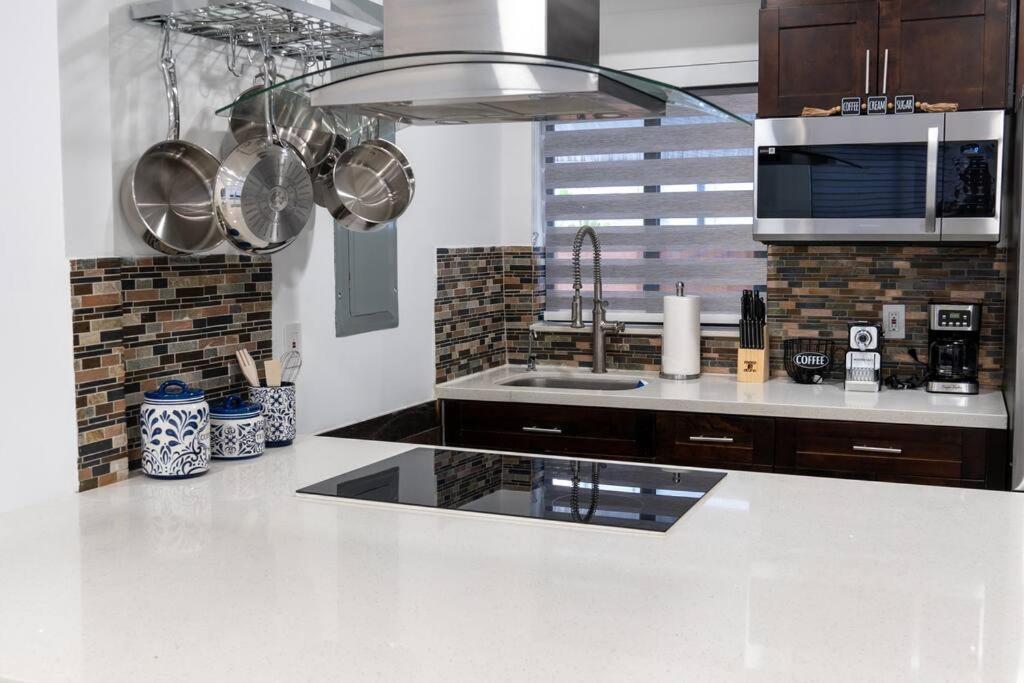 Luxury Retreat 3B ,2Ba Pool , Coral Gables Center Villa ไมอามี ภายนอก รูปภาพ