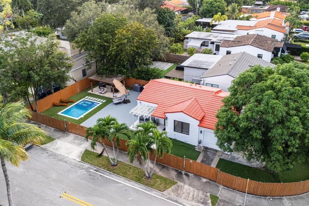 Luxury Retreat 3B ,2Ba Pool , Coral Gables Center Villa ไมอามี ภายนอก รูปภาพ