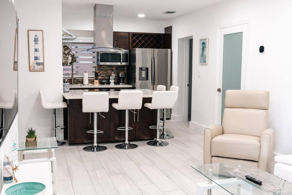 Luxury Retreat 3B ,2Ba Pool , Coral Gables Center Villa ไมอามี ภายนอก รูปภาพ